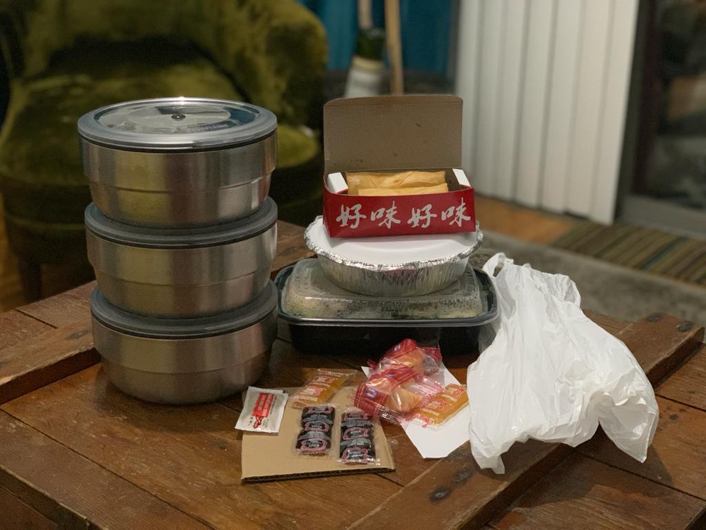 Typical take-out plastic waste compared to reusables.